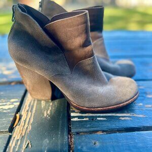 Cork-Ease Brown Suede Western Heels – Chic, Comfy & Dance-Ready 🤎👢